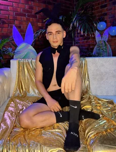 Mathias_twinkk:   🐰✨ ( 3 фото)