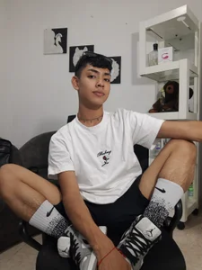 LoganTwink18: Public ( 4 фото)