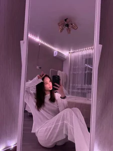 LornaBuffkin I'm sitting in pink Pic 4