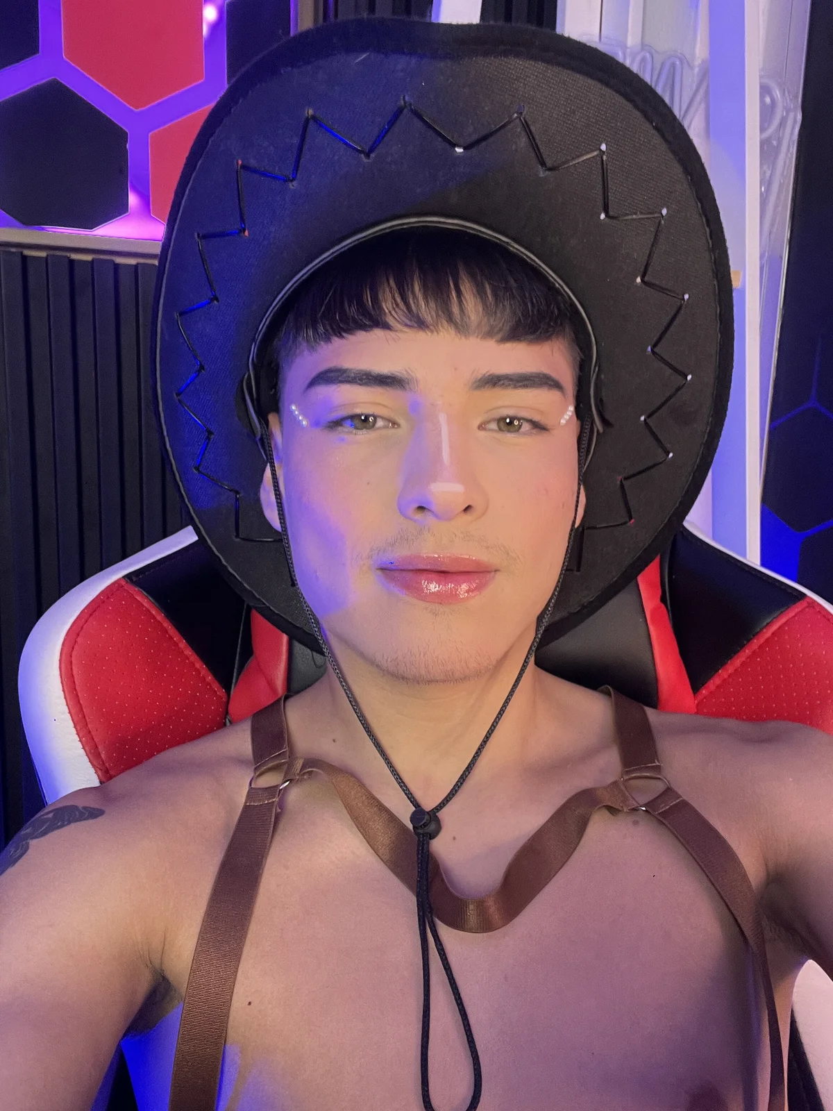 Трендове зображення  8411 Connor_Kings