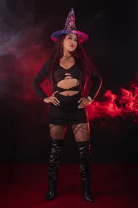Sky_Collins_ Being your SEXY WITCH! 🖤💋 - {count, plural, one {תמונה אחת} two {שתי תמונות} many {# תמונות} other {# תמונות}}