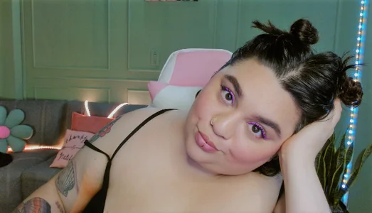 tiffany_laurens LOOK AT ME Pic