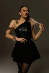 SelenaeMoore Public Immagine  3