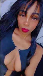 hilarythomsom 😈 Poză