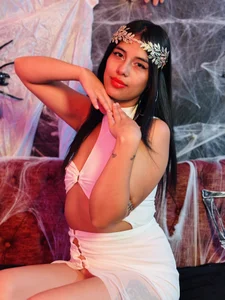 “Una diosa… pero con pensamientos muy terrenales” ⚡💋 de Sub_Scarlett  4 Imagens