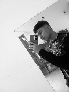 Javi🍓 de HORNY_PRETTY  2 photos