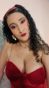 Holyjacky_: Lady in Red ( 2 фото)