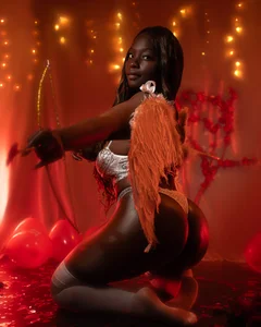 lanna_bx Today, love is dressed in desire…❤️ Gambar 4