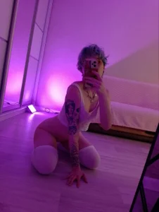 School_Lovethrough the looking glass图片 2