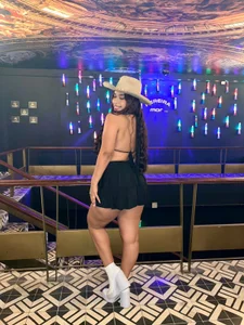 ScarlettCollins_ Public Kuva 6