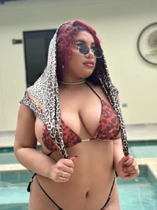 LeylaRangel I pose for you... but I want you to imagine me beyond...✨ Pic 3