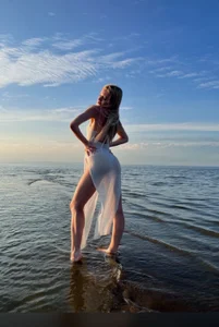 JuicyHotPussy Public Foto 2