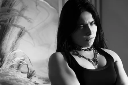 Ashkoreh: Black and White ( 9 фото)