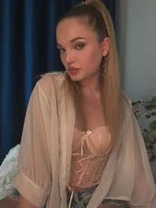 JulieLupo Sometimes you want something thick and soft at the same time💗 As blouse is ideal for windy weather Pic