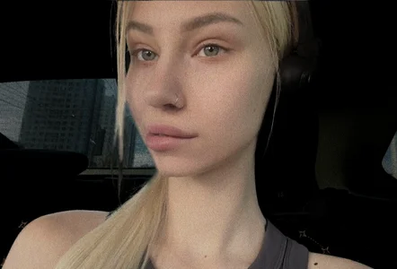 Eva_MiuMiu Public Pic 2