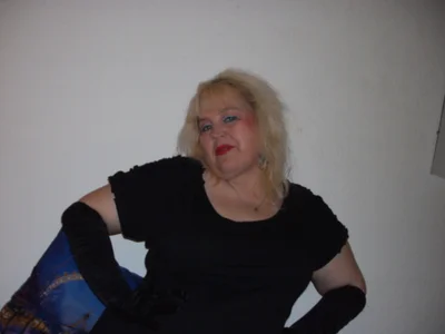 Blasflittchen sexy posing Pic 8