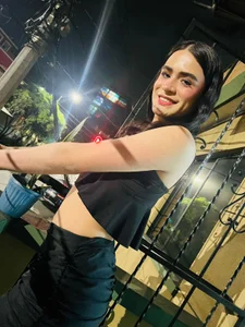VALENTINA💚 de double_temptation19  2 Imagens