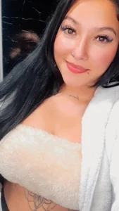 Dakotha_v_ Hot Monday টি ছবি