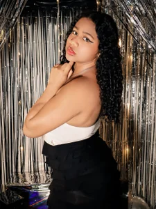 Sofi_Fox_ Happy new years 2025 💥✨💄🎉❤💘 Immagine  6