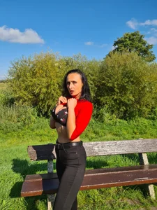 2bigass4_u outside Pic 2