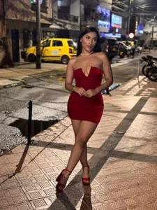 Aishapeyton_ Public Pic