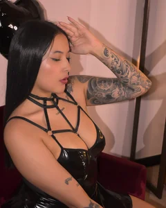 Victoria_CollinnsUnder control 🖤图片