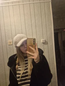 VictoriaDeese: Satin sadness ( 4 фото)