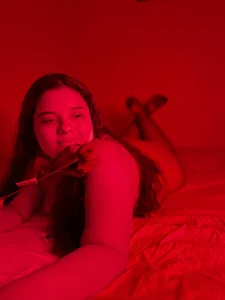 EliVanegas red room Foto 5