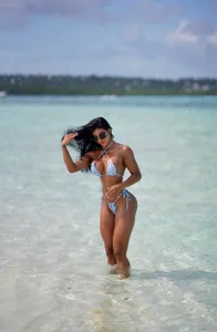 KalaBeckett_ 𝐵𝑖𝑘𝑖𝑛𝑖 👙 사진 2