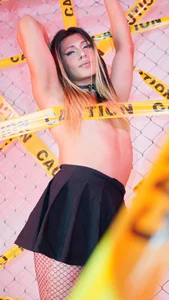 _AlexaavandercloudeのCAUTION 🥵の枚の写真