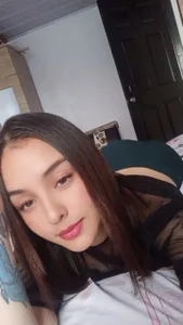 Emi_Glow Public Pic 4