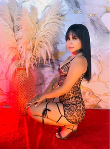 Julieta_Coopeer_ 🌙 Leopard and attitude. Pic 3