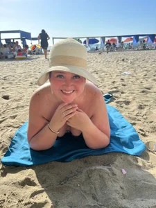 CurvyRosse_ beach breeze and sea Pic 7