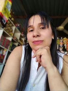 MIA-LARIOS Mia 🌜 Pic