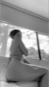 Ariaanaa_grey Public Pic