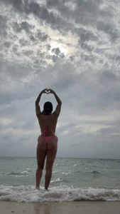 MissCharlize on the beach зображення