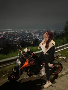 Student_of_Bdsm your biker girl Foto 2