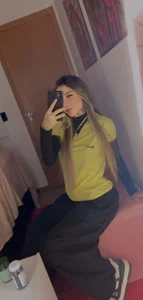 alyssa_22 Public Pic 4