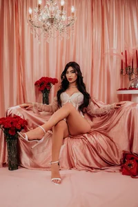 IzzyWild Sweet or naughty? On Valentine's Day, I'm both. 🎀🍓 Kuva 2