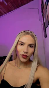 camila___princess Welcome to my room Pic 4