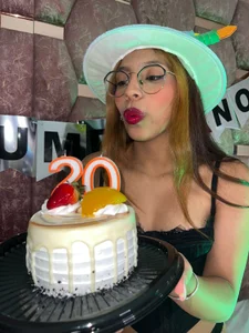 LunaAridi My 20th birthday 🥳💋 Foto 2