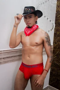 Public de Alejo_strong24  6 Imagens