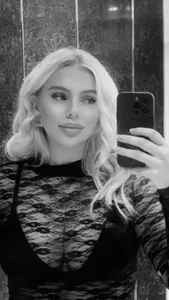 Blonde-Bella-XX Public 사진 4