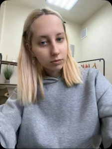 EmilyReyessPublic Bild 3