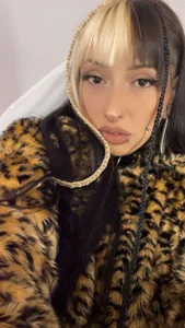 HollyHudsonn Public Pic 2