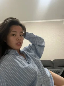 ErikaOliver A Lazy Evening Gambar