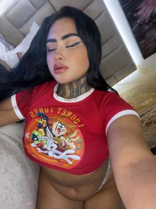 If this photo turns you on, just imagine seeing me in person. 🥵 de Lairahearvy  9 Imagens
