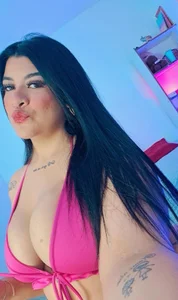 Public de Katty_West  2 Imagens