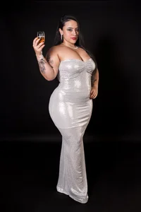 HBD to me 🥂 de EmmaWalkerr_  Imagens