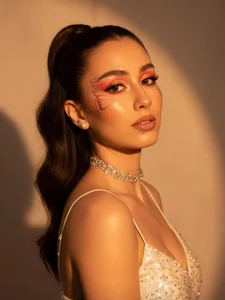 DeliaPesta Public 사진